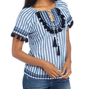 🎉HOST PICK🎉Crown and Ivy shirt